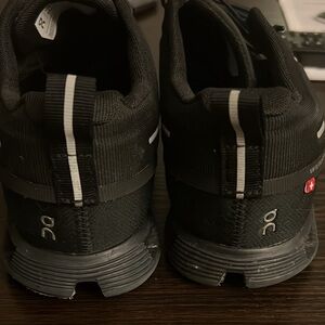 On cloud waterproof shoes